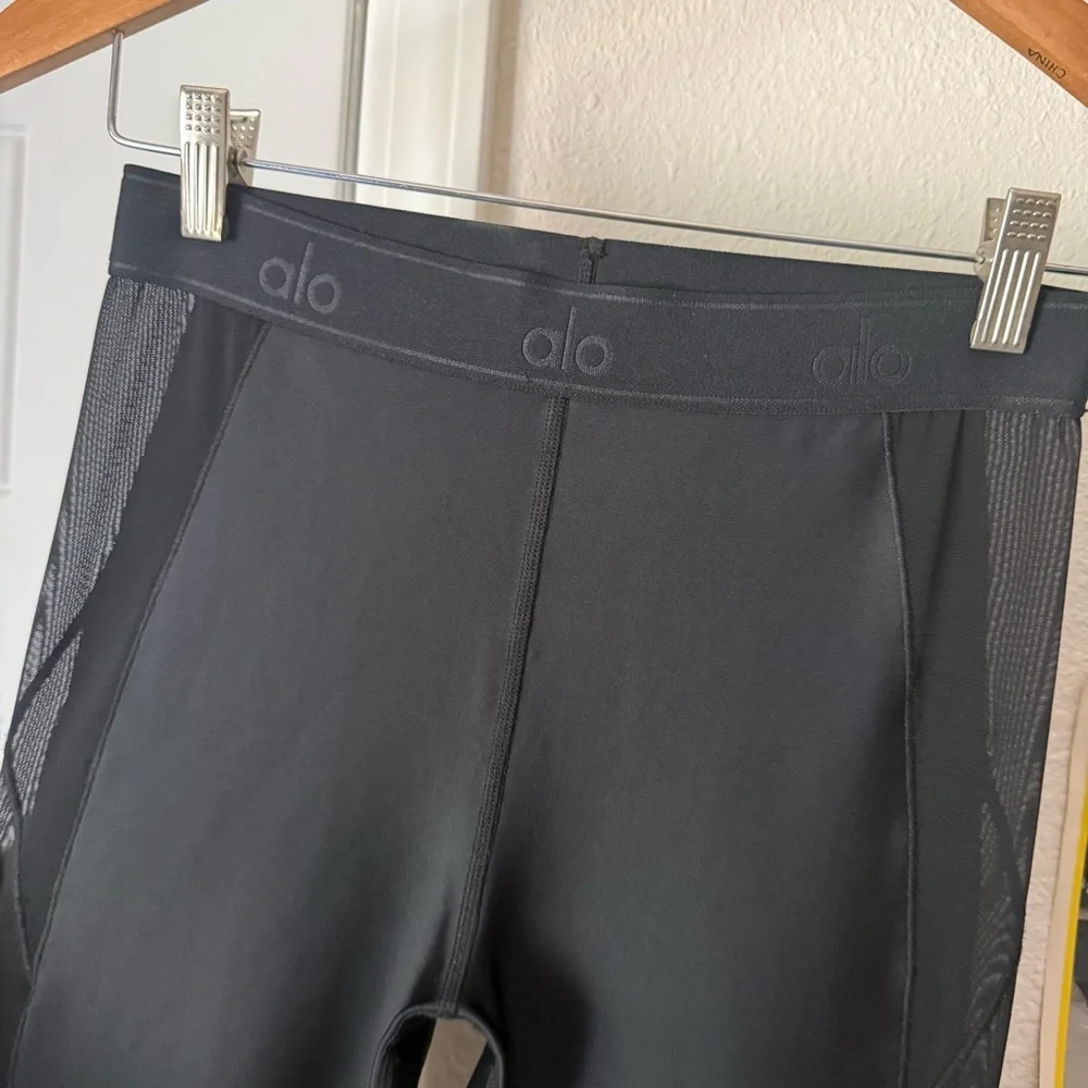Alo‎ yoga black athletic mesh knit sheer contrast insert full length leggings